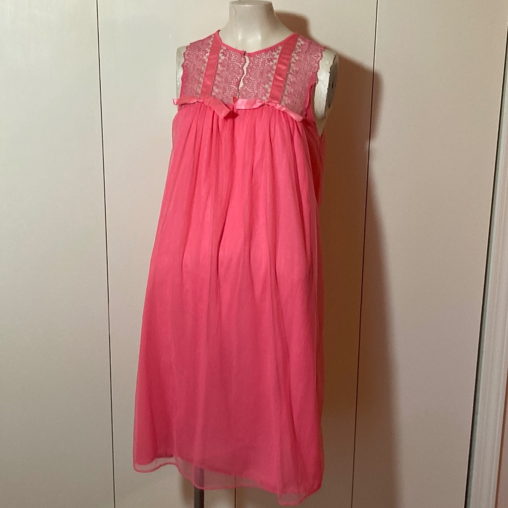 Vintage Coral Pink Negligee Nightgown Slip Dress 70s Size SMALL (32-34)
